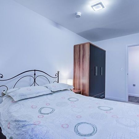 Luxury 2 Bed Flat In A New Block In East Acton Apartman London Kültér fotó