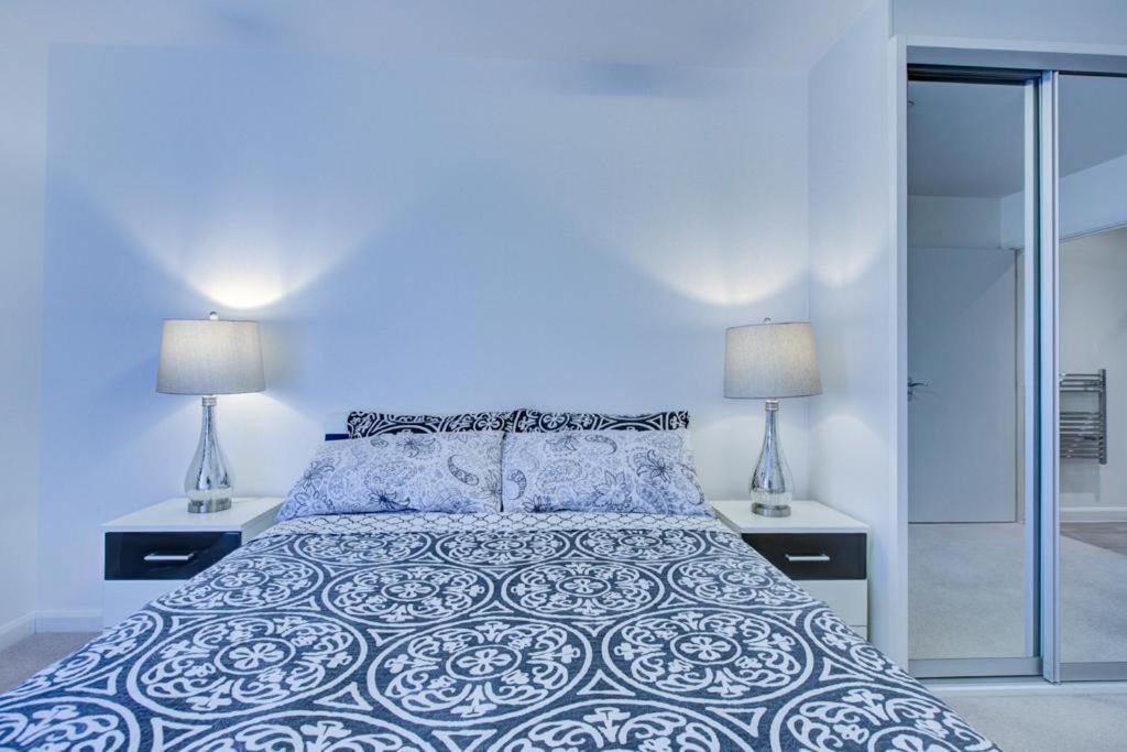 Luxury 2 Bed Flat In A New Block In East Acton Apartman London Kültér fotó